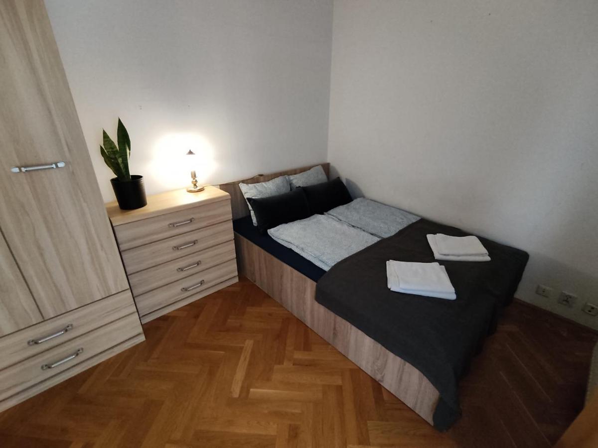 Classic Apartament Metro Kabaty Varsovie Extérieur photo